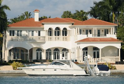 Highly regarded and experienced Closing Agent for Florida residential and commercial real estate transactions.